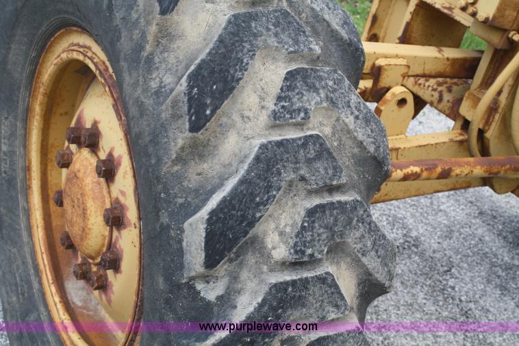 image for item B6624 1975 Caterpillar 120G articulating motor grader