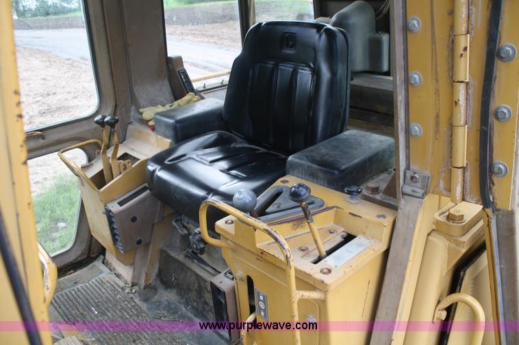 image for item B6722 1990 Caterpillar 953 track loader