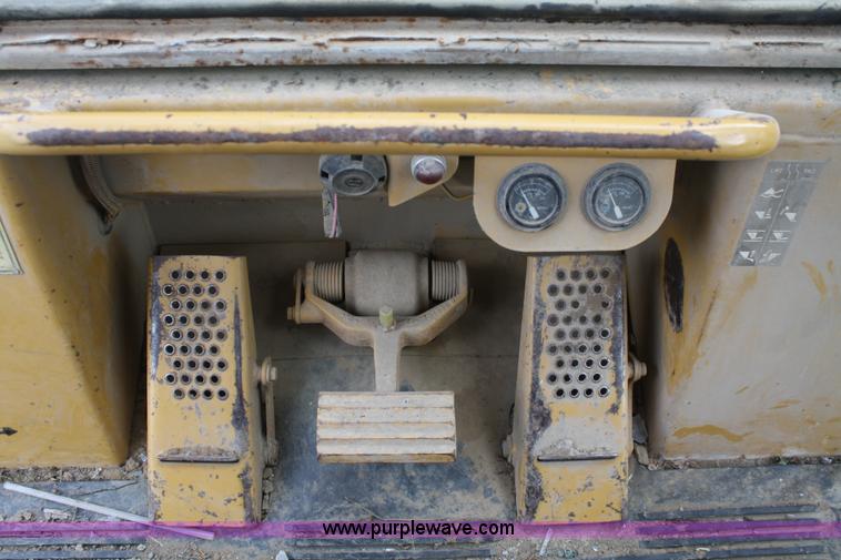 image for item B6722 1990 Caterpillar 953 track loader