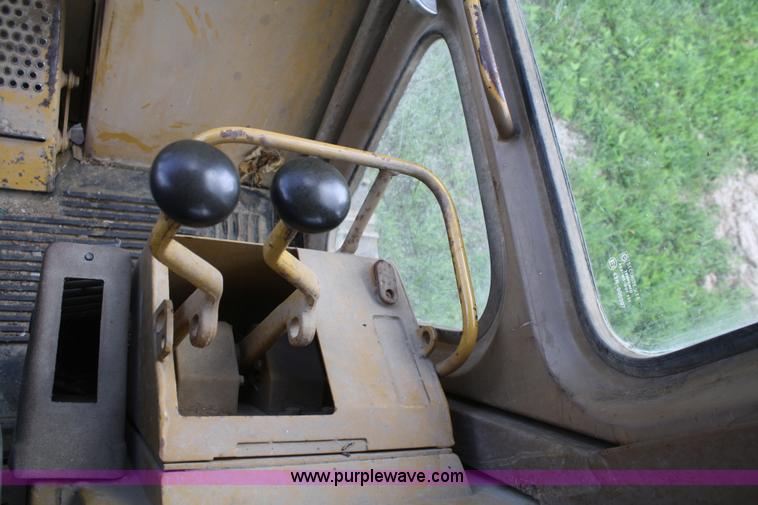 image for item B6722 1990 Caterpillar 953 track loader