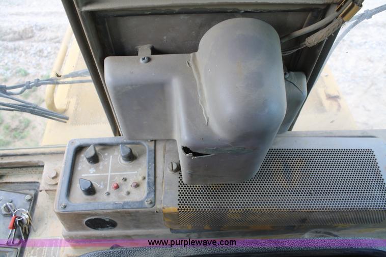 image for item B6722 1990 Caterpillar 953 track loader