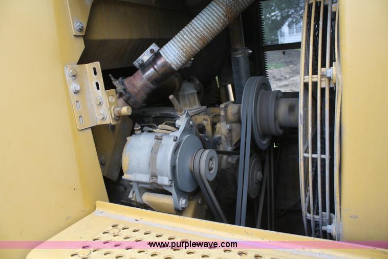 image for item B6722 1990 Caterpillar 953 track loader