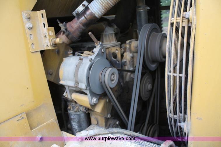 image for item B6722 1990 Caterpillar 953 track loader