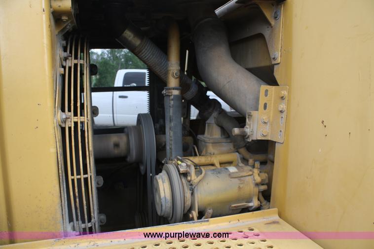 image for item B6722 1990 Caterpillar 953 track loader