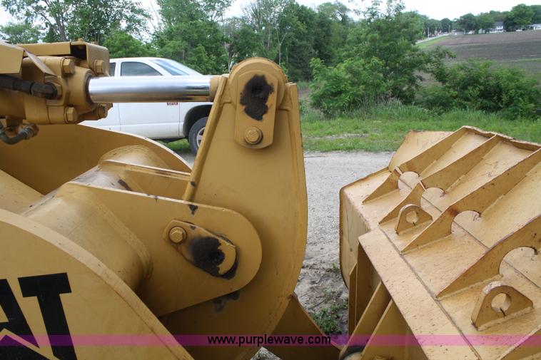 image for item B6722 1990 Caterpillar 953 track loader