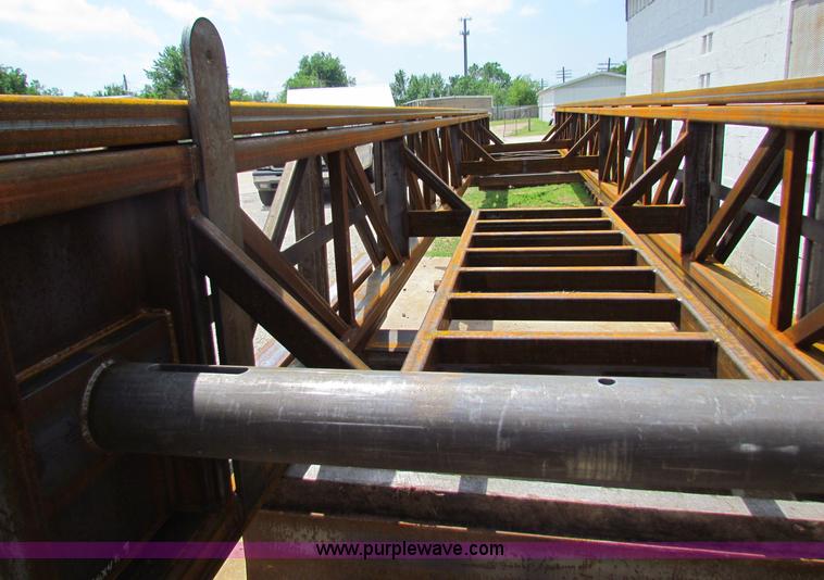 image for item B7235 104' 250,000 lbs hook load Derrick