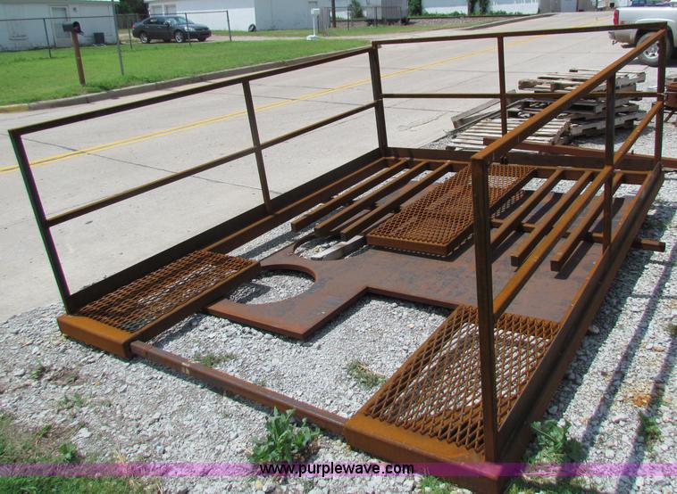 image for item B7235 104' 250,000 lbs hook load Derrick