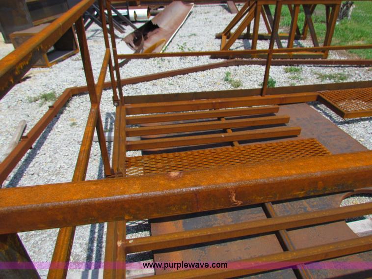 image for item B7235 104' 250,000 lbs hook load Derrick