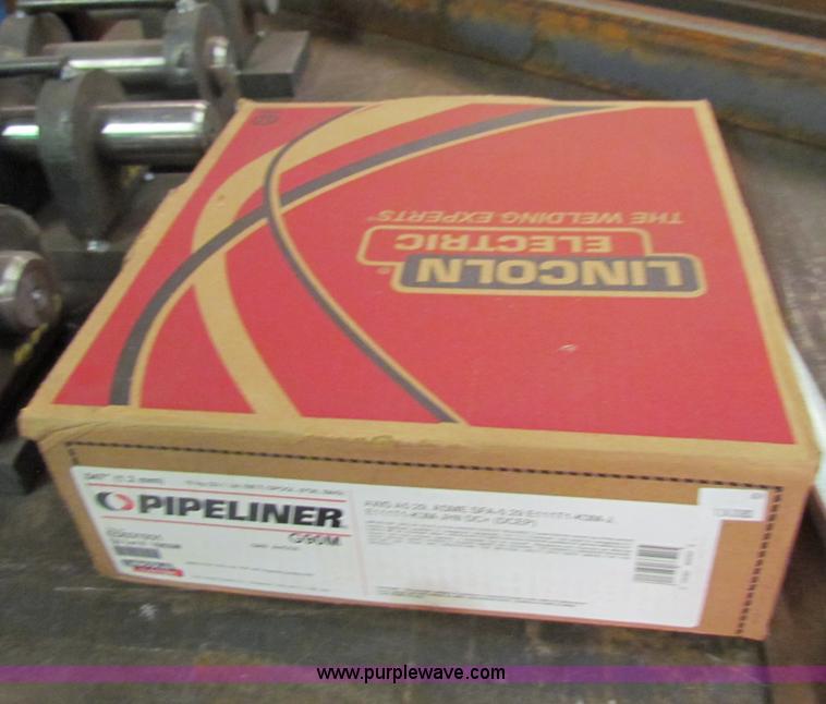 image for item B7235 104' 250,000 lbs hook load Derrick