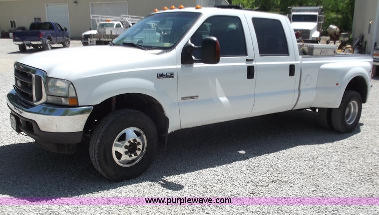 image for item C2046 2004 Ford F350 Lariat pickup truck