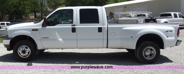 image for item C2046 2004 Ford F350 Lariat pickup truck