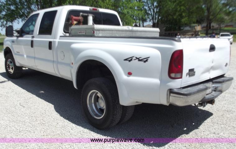 image for item C2046 2004 Ford F350 Lariat pickup truck