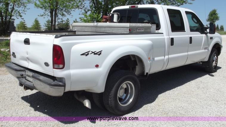 image for item C2046 2004 Ford F350 Lariat pickup truck