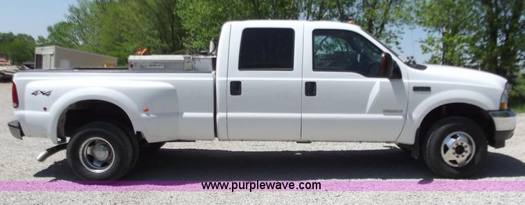 image for item C2046 2004 Ford F350 Lariat pickup truck