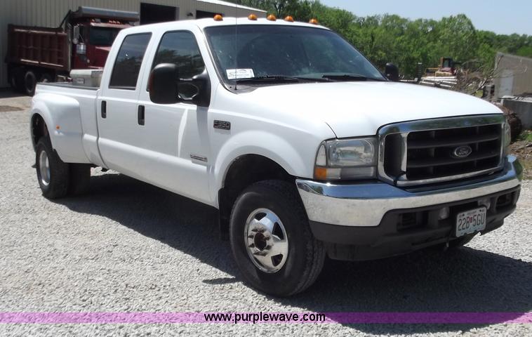 image for item C2046 2004 Ford F350 Lariat pickup truck