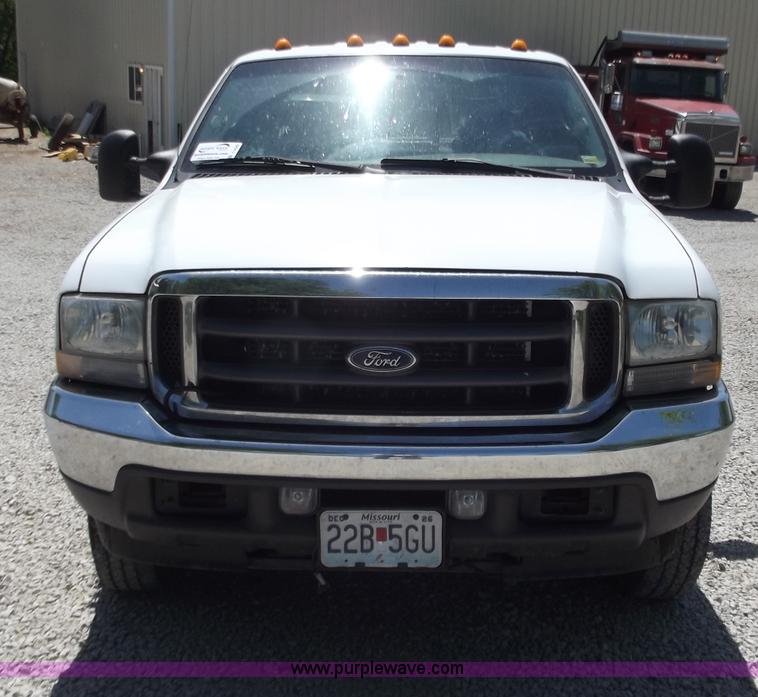 image for item C2046 2004 Ford F350 Lariat pickup truck