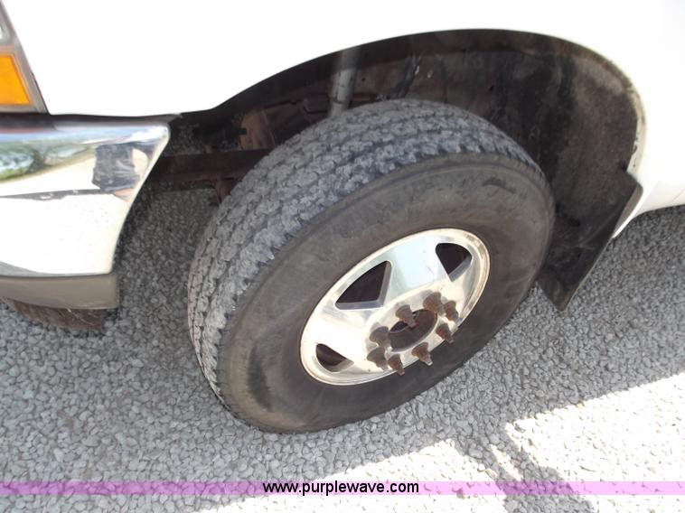 image for item C2046 2004 Ford F350 Lariat pickup truck