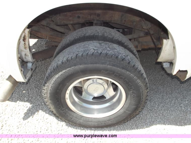 image for item C2046 2004 Ford F350 Lariat pickup truck