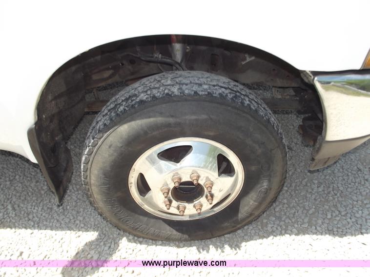 image for item C2046 2004 Ford F350 Lariat pickup truck