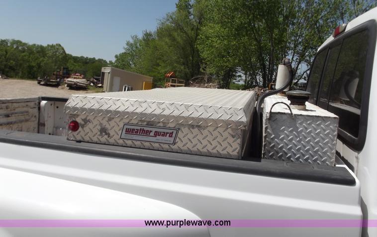 image for item C2046 2004 Ford F350 Lariat pickup truck