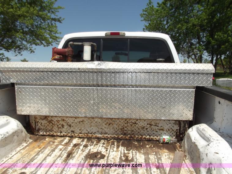 image for item C2046 2004 Ford F350 Lariat pickup truck
