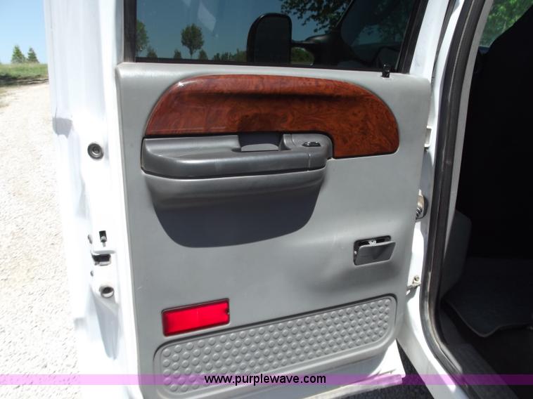 image for item C2046 2004 Ford F350 Lariat pickup truck