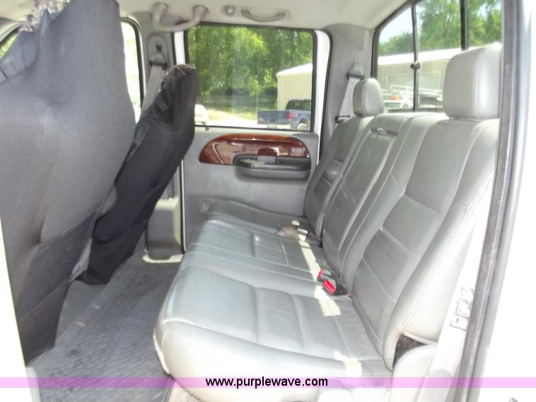 image for item C2046 2004 Ford F350 Lariat pickup truck