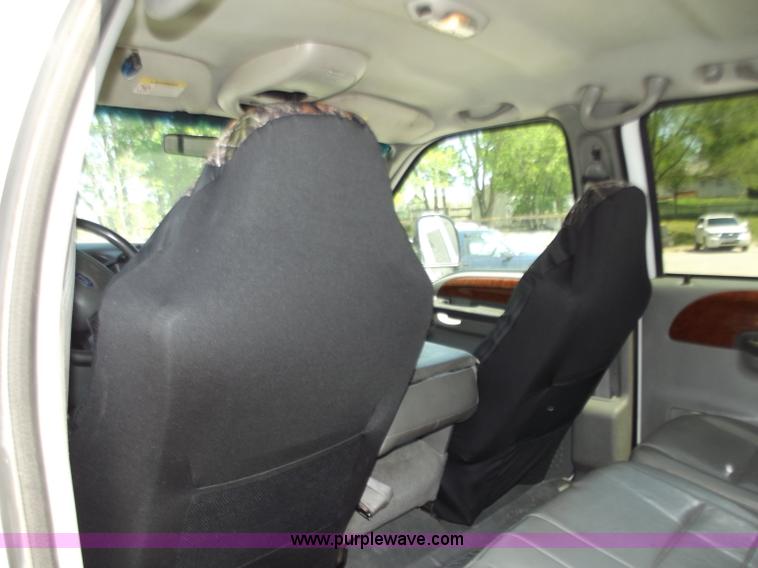 image for item C2046 2004 Ford F350 Lariat pickup truck