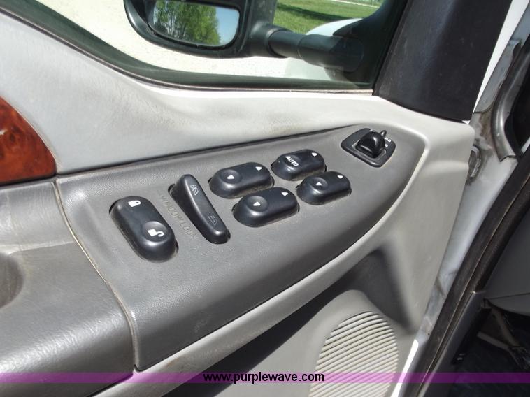 image for item C2046 2004 Ford F350 Lariat pickup truck