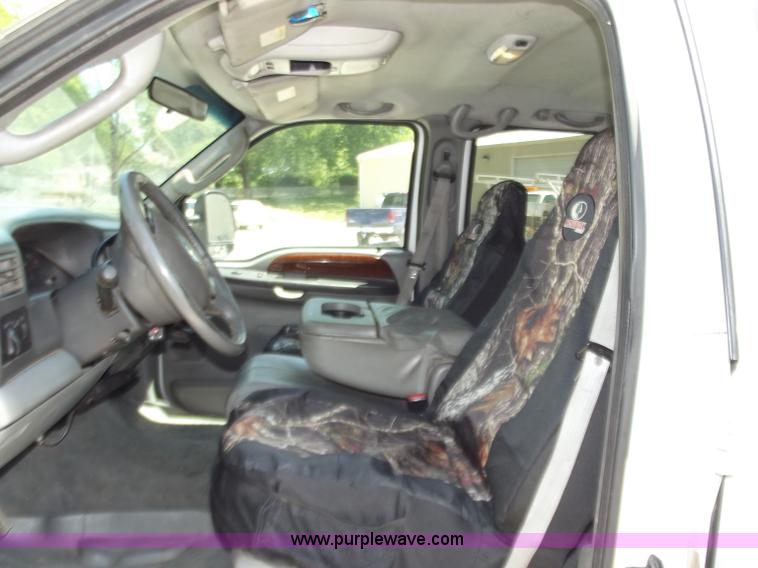 image for item C2046 2004 Ford F350 Lariat pickup truck