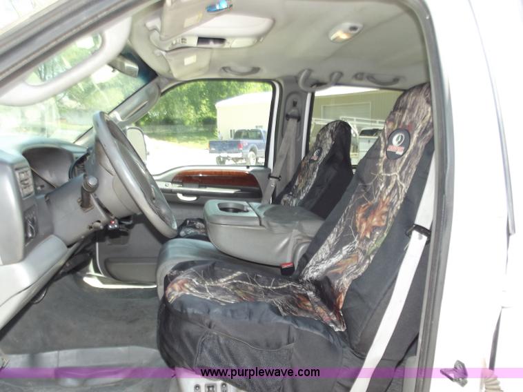 image for item C2046 2004 Ford F350 Lariat pickup truck