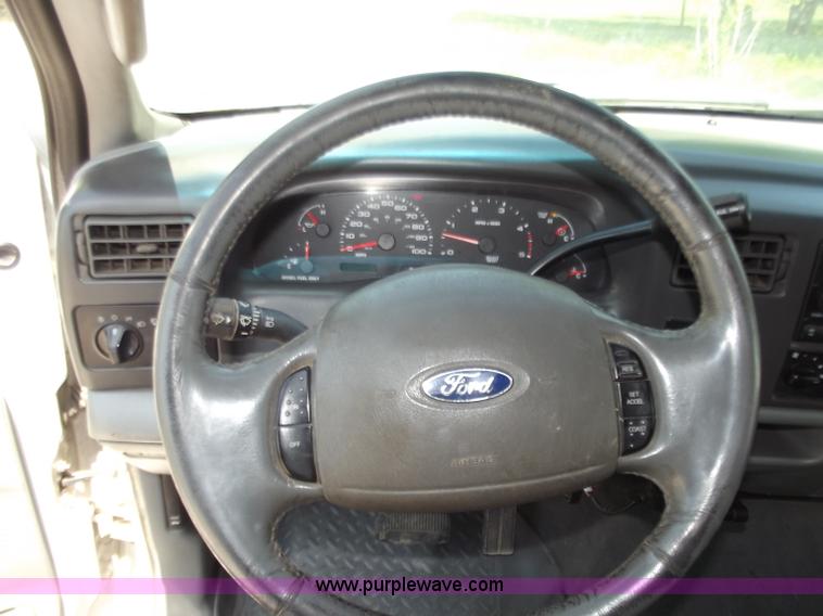 image for item C2046 2004 Ford F350 Lariat pickup truck