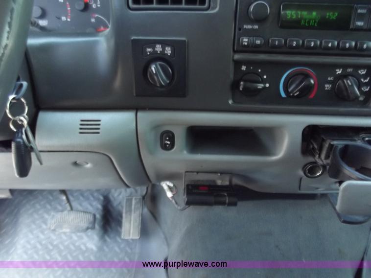 image for item C2046 2004 Ford F350 Lariat pickup truck