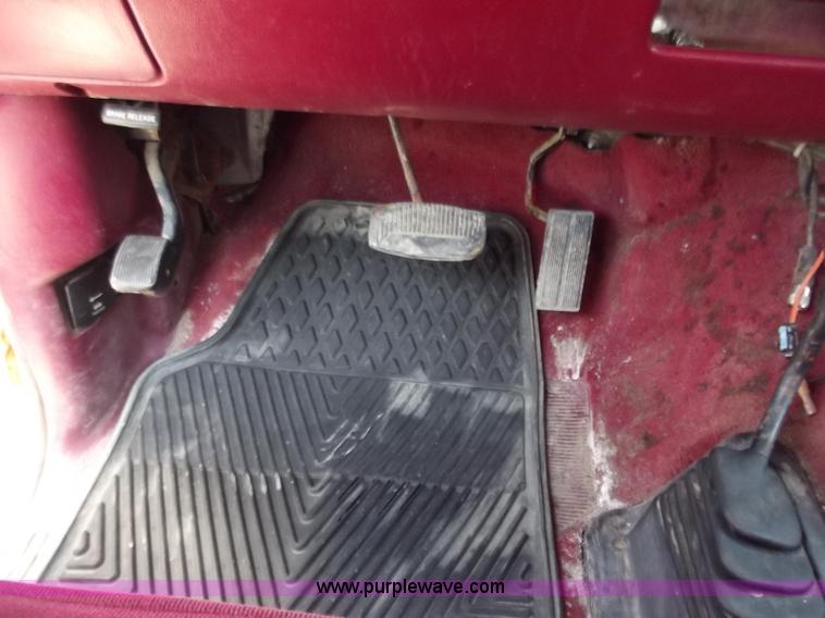 image for item C2047 1997 Ford F350 service truck