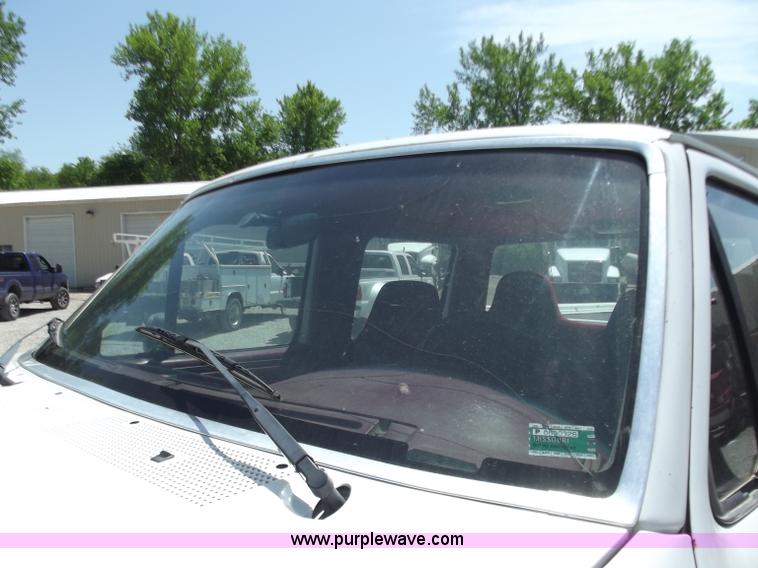 image for item C2047 1997 Ford F350 service truck