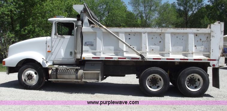 image for item C2049 1993 International 9400 6x4 SBA dump truck