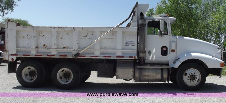 image for item C2049 1993 International 9400 6x4 SBA dump truck