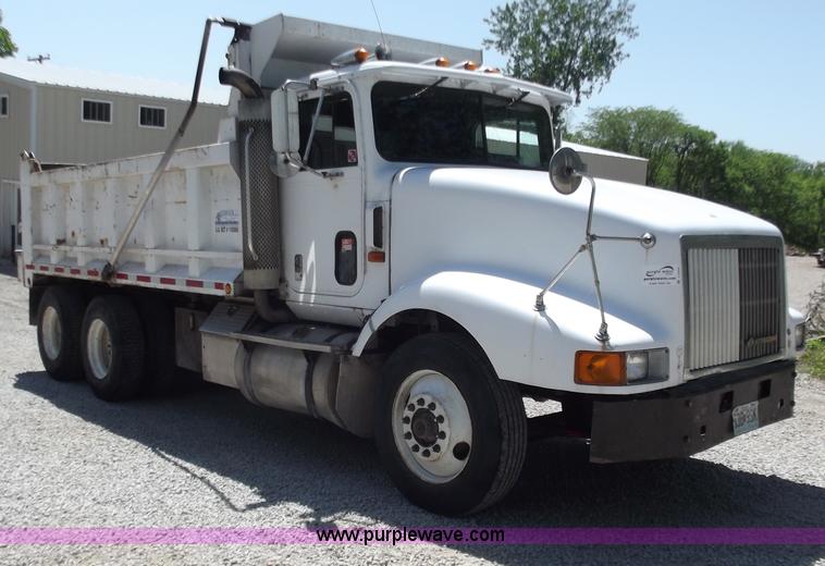 image for item C2049 1993 International 9400 6x4 SBA dump truck