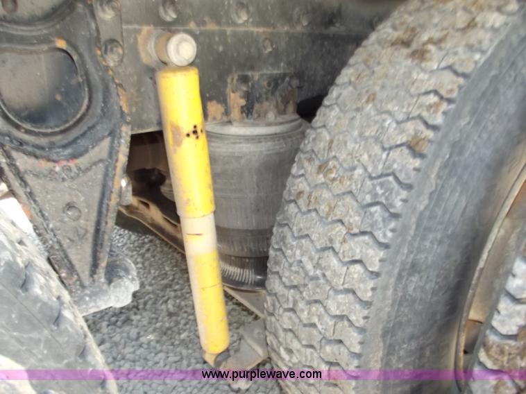 image for item C2049 1993 International 9400 6x4 SBA dump truck