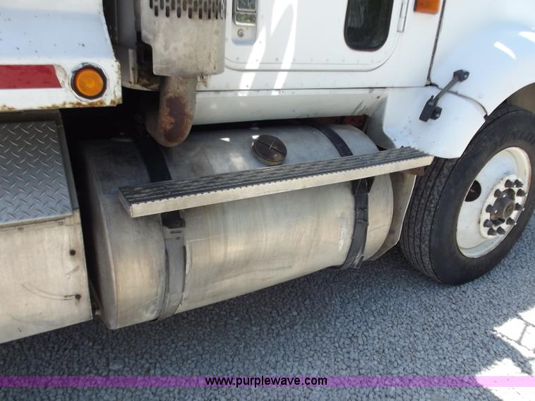 image for item C2049 1993 International 9400 6x4 SBA dump truck