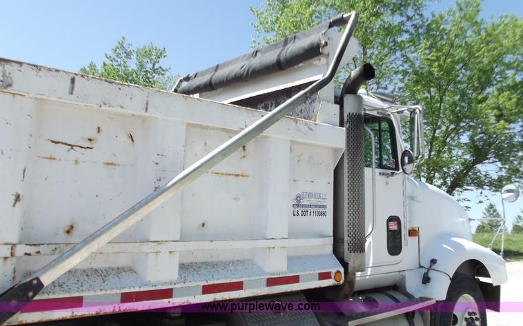 image for item C2049 1993 International 9400 6x4 SBA dump truck