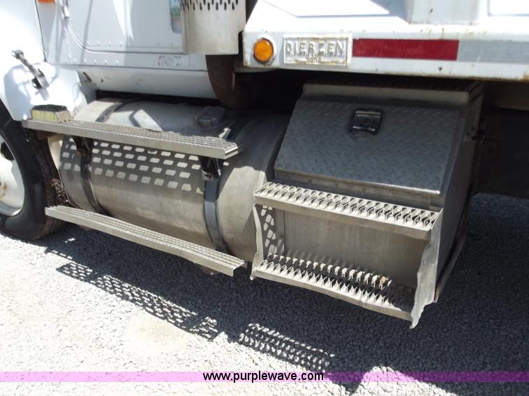 image for item C2049 1993 International 9400 6x4 SBA dump truck