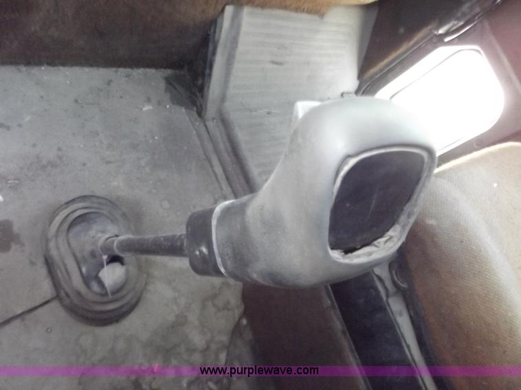 image for item C2049 1993 International 9400 6x4 SBA dump truck