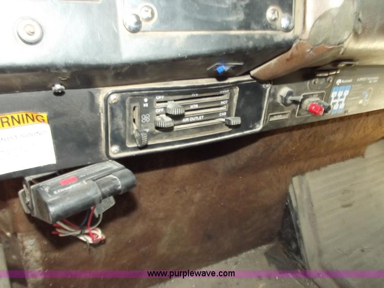 image for item C2049 1993 International 9400 6x4 SBA dump truck