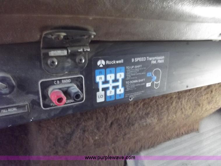 image for item C2049 1993 International 9400 6x4 SBA dump truck