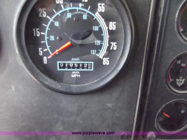 image for item C2049 1993 International 9400 6x4 SBA dump truck