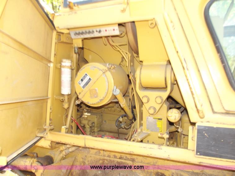 image for item C2071 1987 Caterpillar 943 track loader