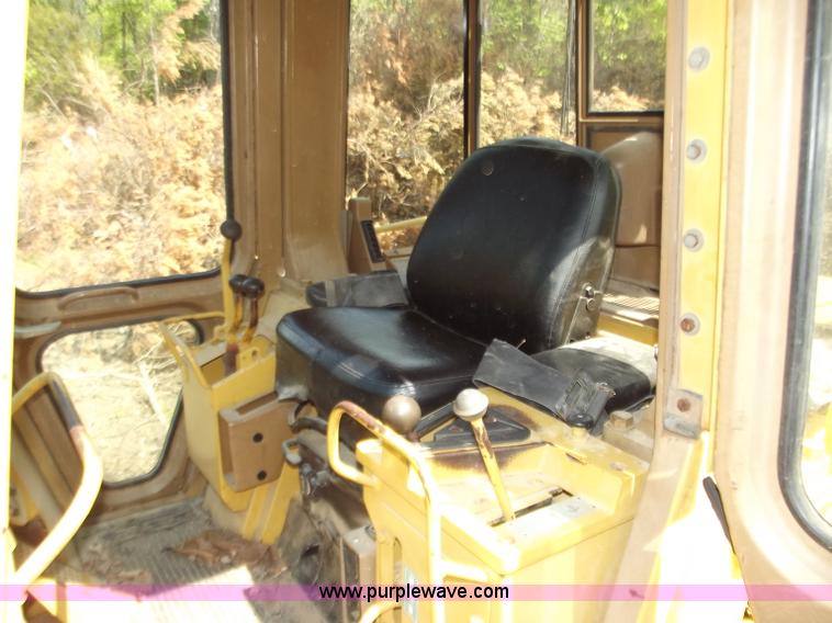 image for item C2071 1987 Caterpillar 943 track loader