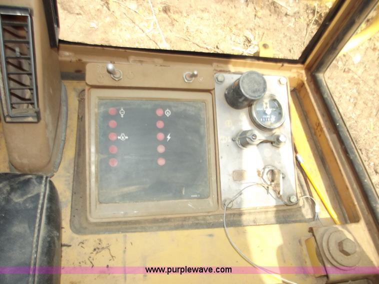 image for item C2071 1987 Caterpillar 943 track loader