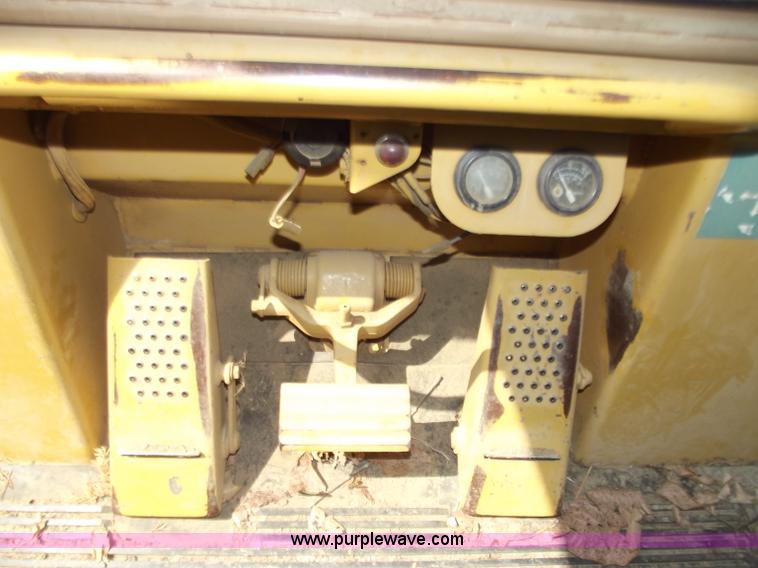 image for item C2071 1987 Caterpillar 943 track loader